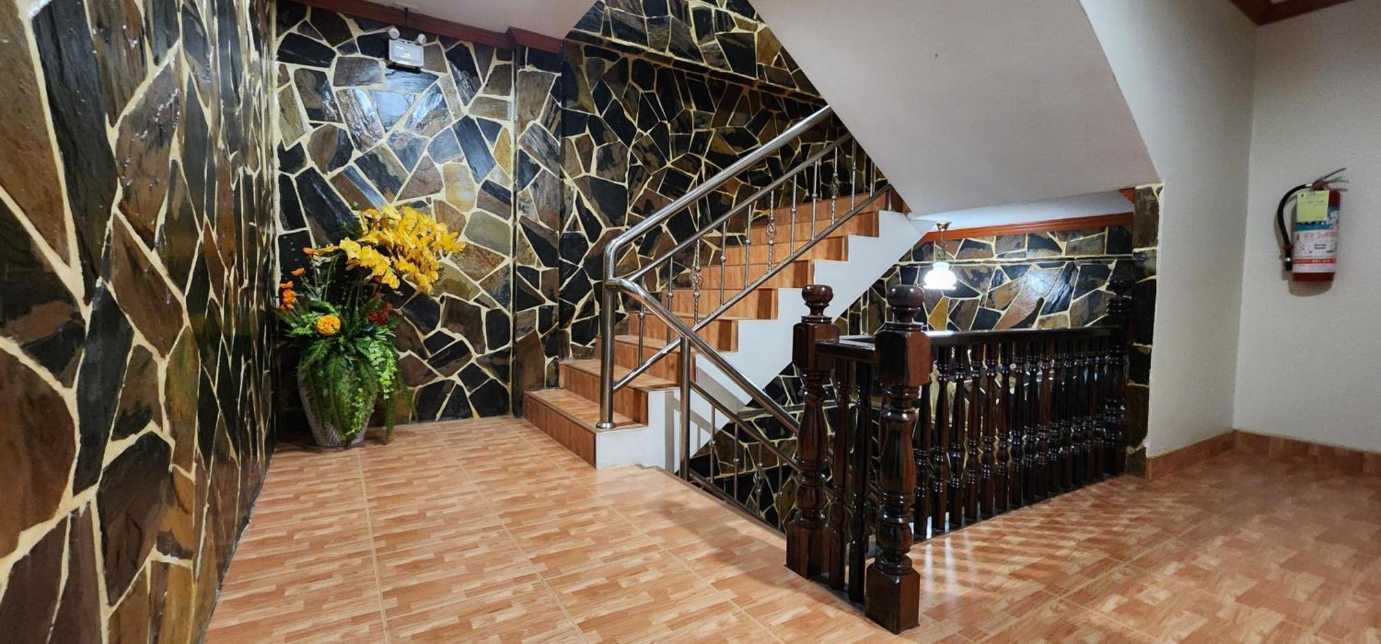 Arya Suites Patong Beach Bagian luar foto