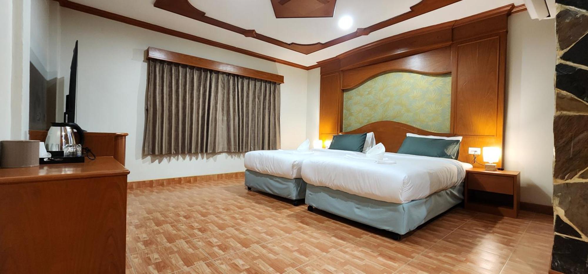 Arya Suites Patong Beach Bagian luar foto
