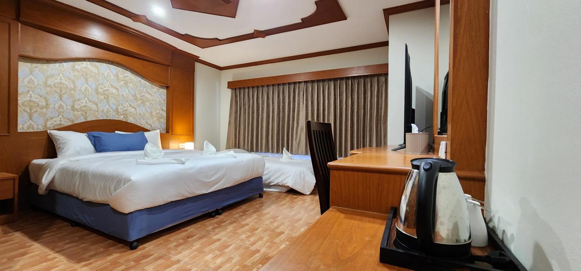 Arya Suites Patong Beach Bagian luar foto