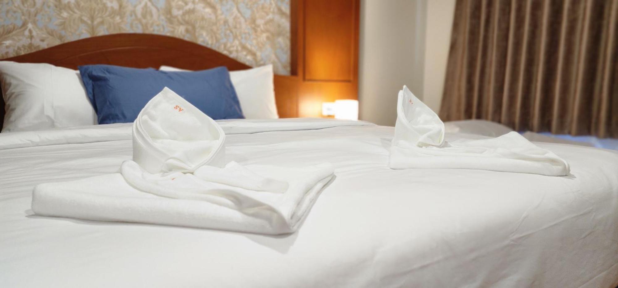 Arya Suites Patong Beach Bagian luar foto