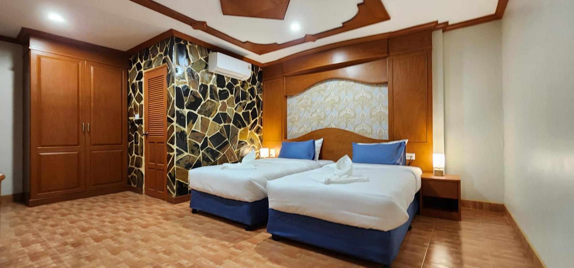 Arya Suites Patong Beach Bagian luar foto