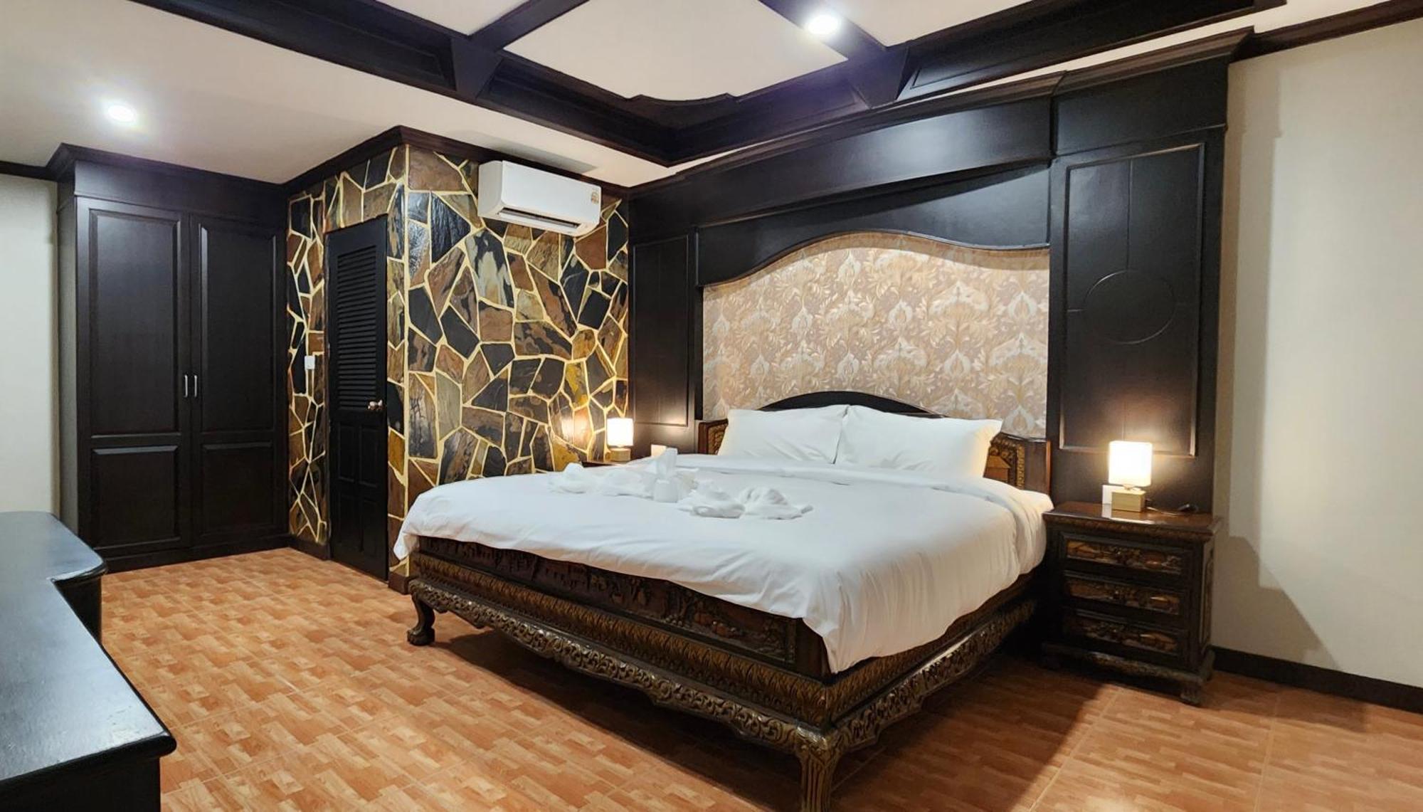 Arya Suites Patong Beach Bagian luar foto