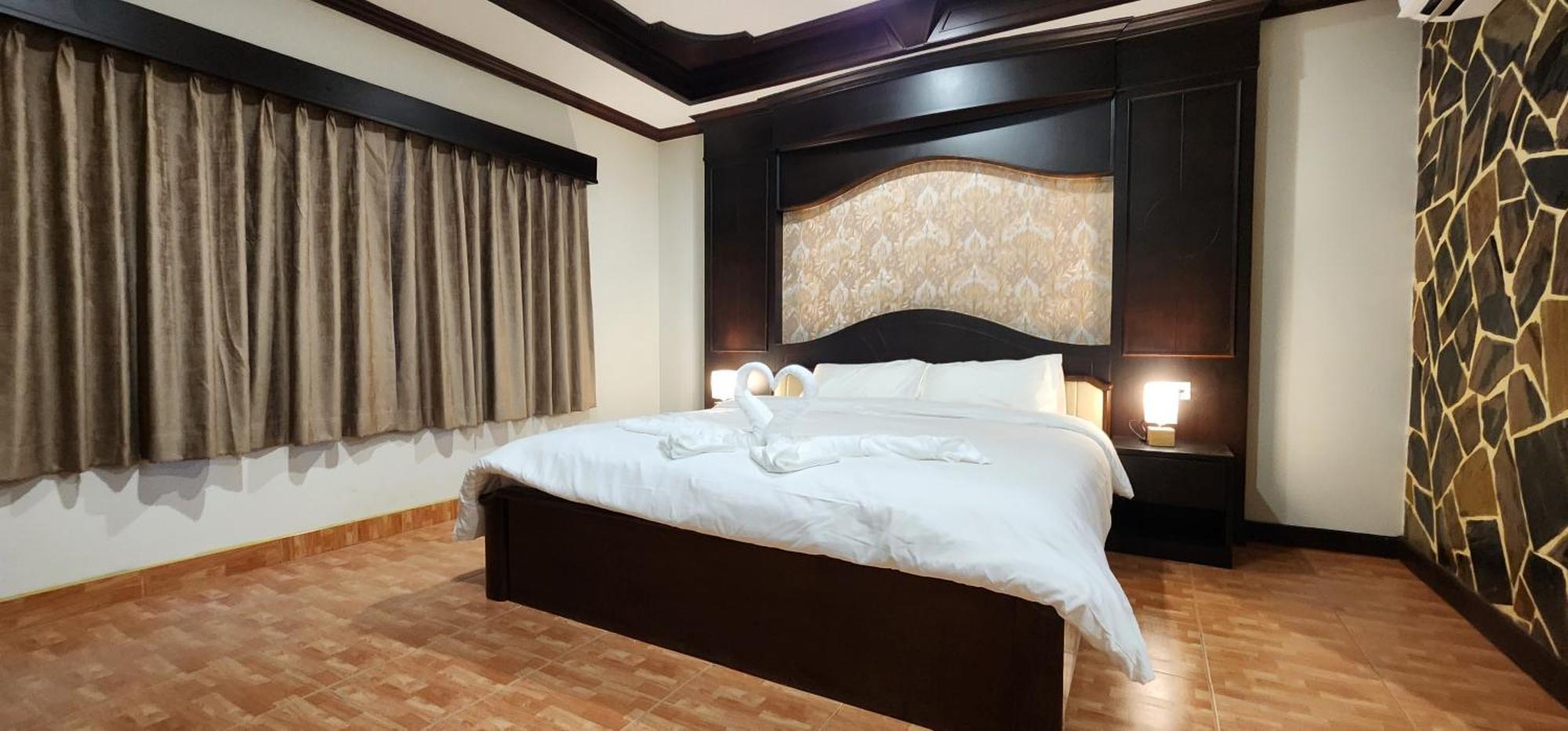 Arya Suites Patong Beach Bagian luar foto
